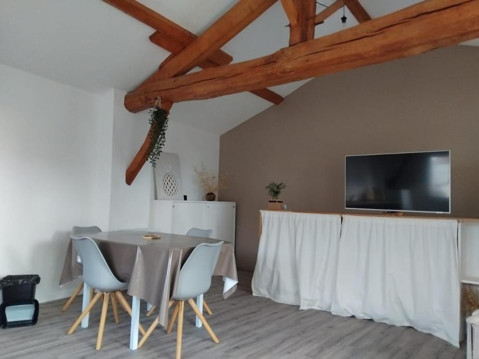 La Cabane aux Hirondelles House in Auvergne-Rhône-Alpes