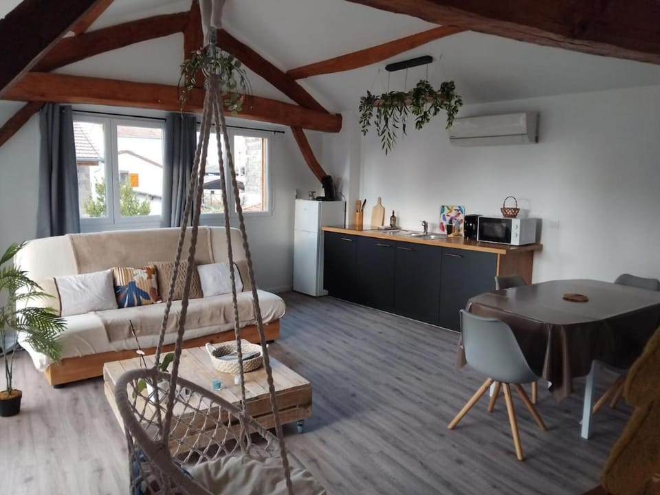 La Cabane aux Hirondelles House in Auvergne-Rhône-Alpes