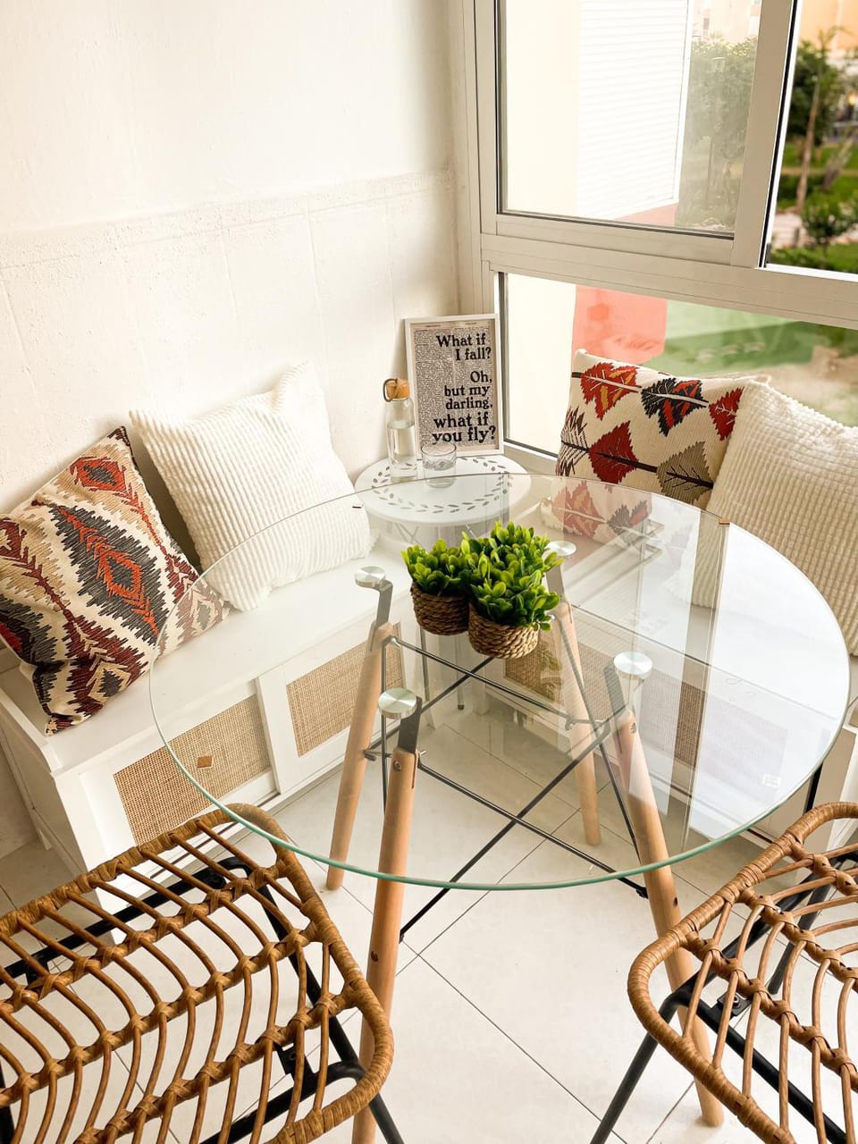 Living room, Dining area
