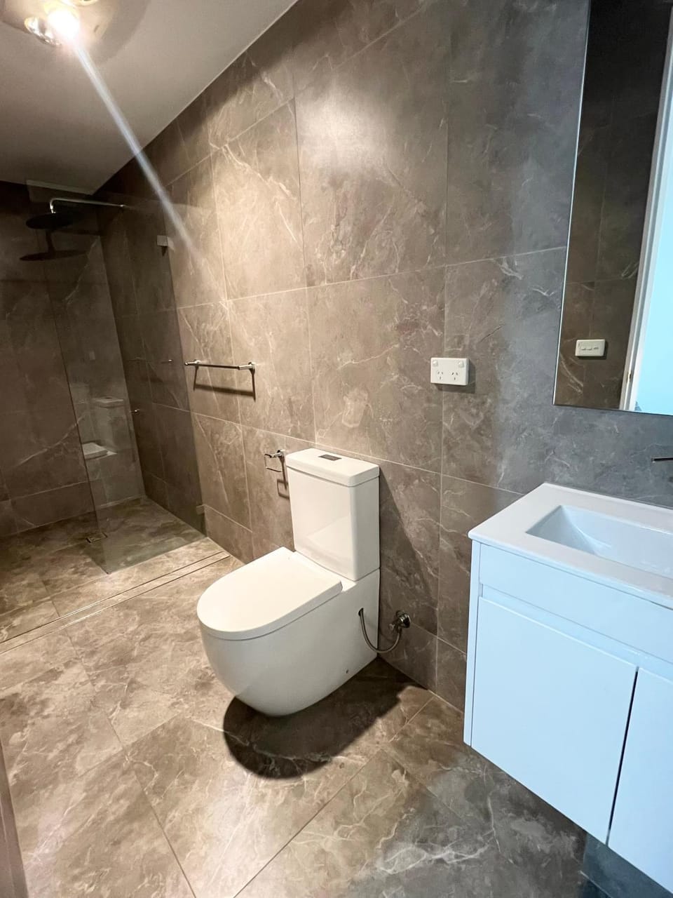 Spacious Queen Room with Attached Bathroom - OR1 Vacation rental in Sydney