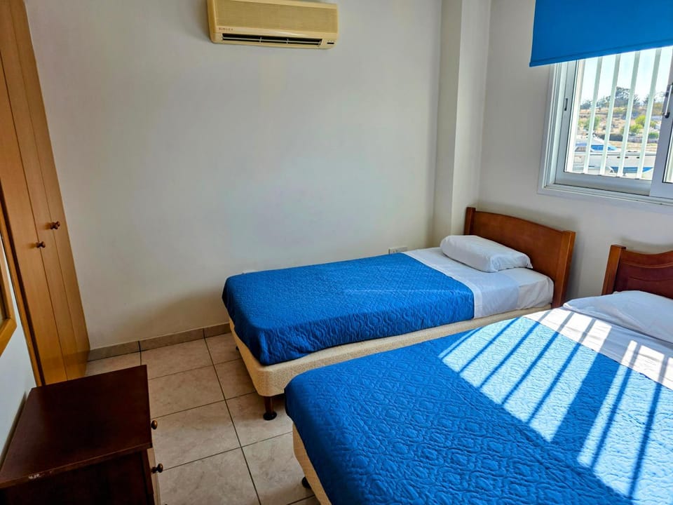 Bedroom, air conditioner