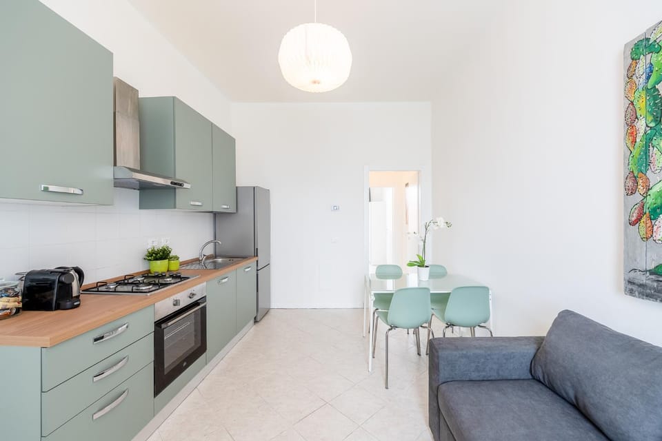 Kitchen or kitchenette, Living room, Seating area, Dining area, oven, stove