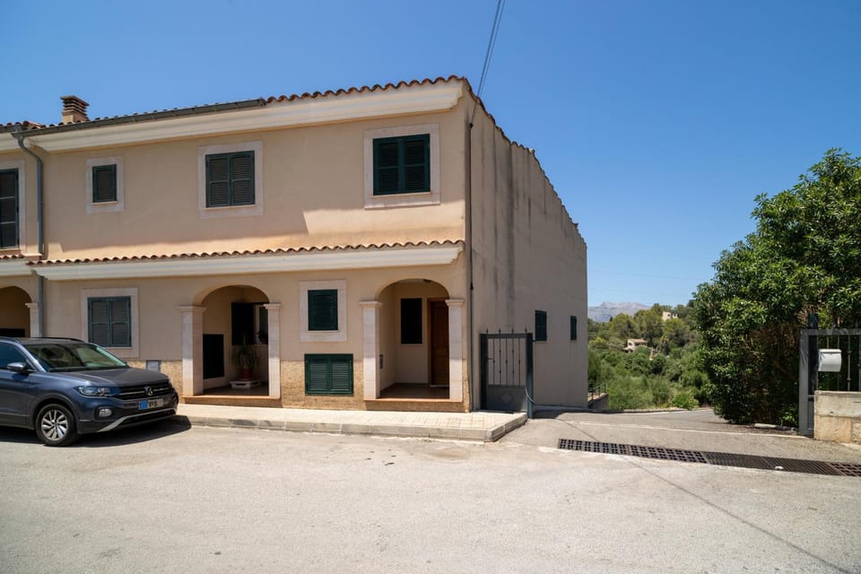 Property building, Facade/entrance, Off site