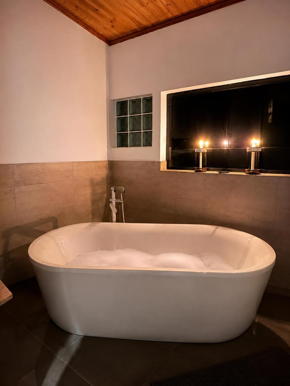 Hot Tub, Bath