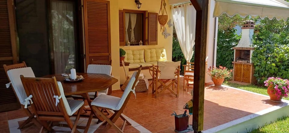 Patio, Garden, Seating area