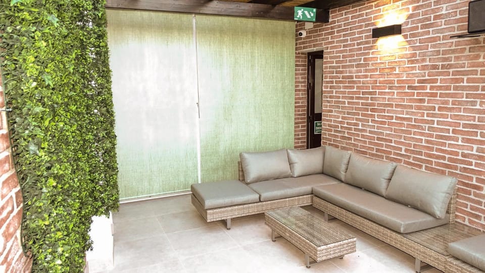 Balcony/Terrace, Area and facilities