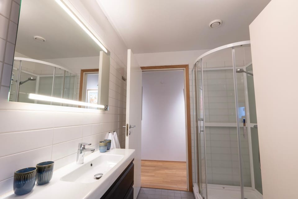Shower, Bathroom, towels
