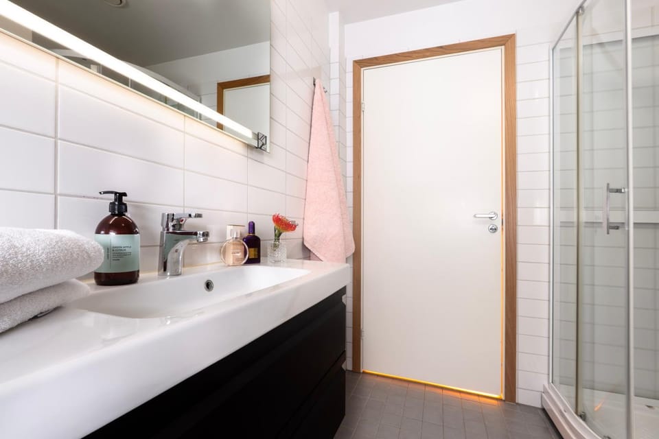 Shower, Bathroom, towels