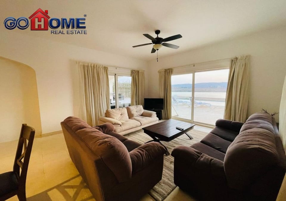 Communal lounge/ TV room, TV and multimedia, Living room, Seating area, Evening entertainment