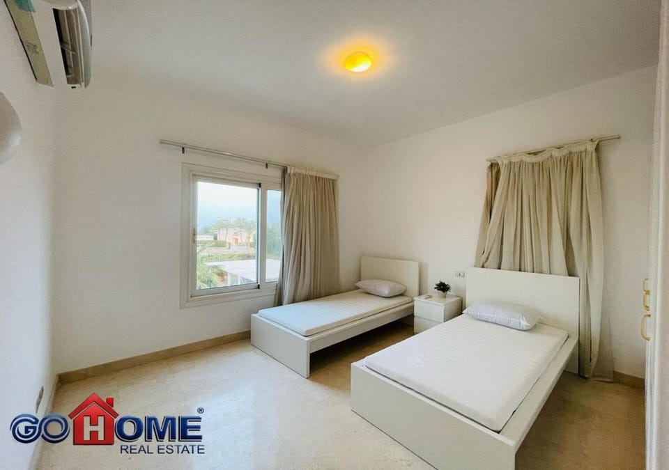 Bed, Photo of the whole room, Bedroom, air conditioner