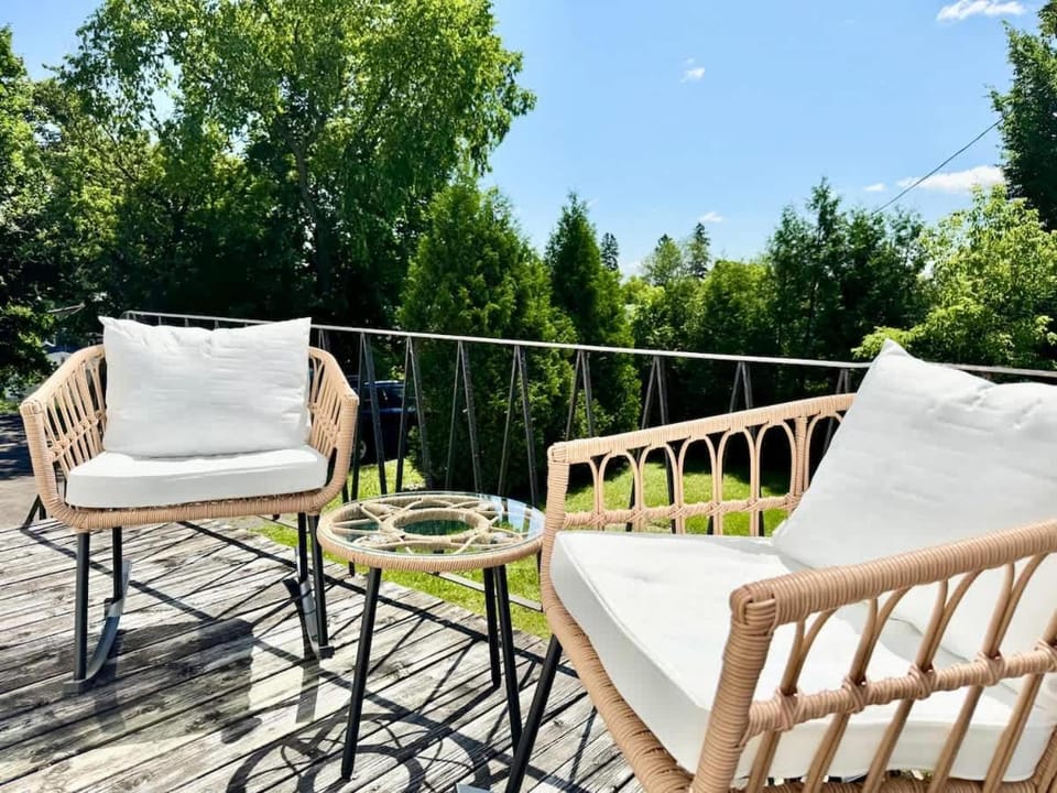 The Royal d'Antan 8 people Parking Apartment in Quebec City