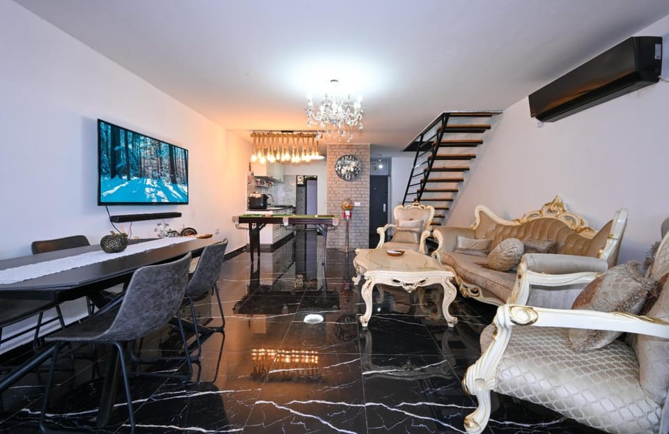 TV and multimedia, Living room, Seating area, Dining area