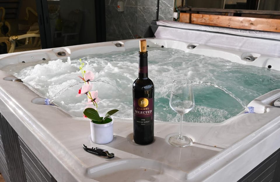 Hot Tub, Food and drinks, Drinks