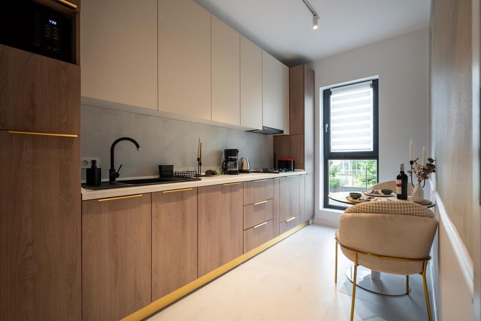Coffee/tea facilities, Kitchen or kitchenette, stove, toaster