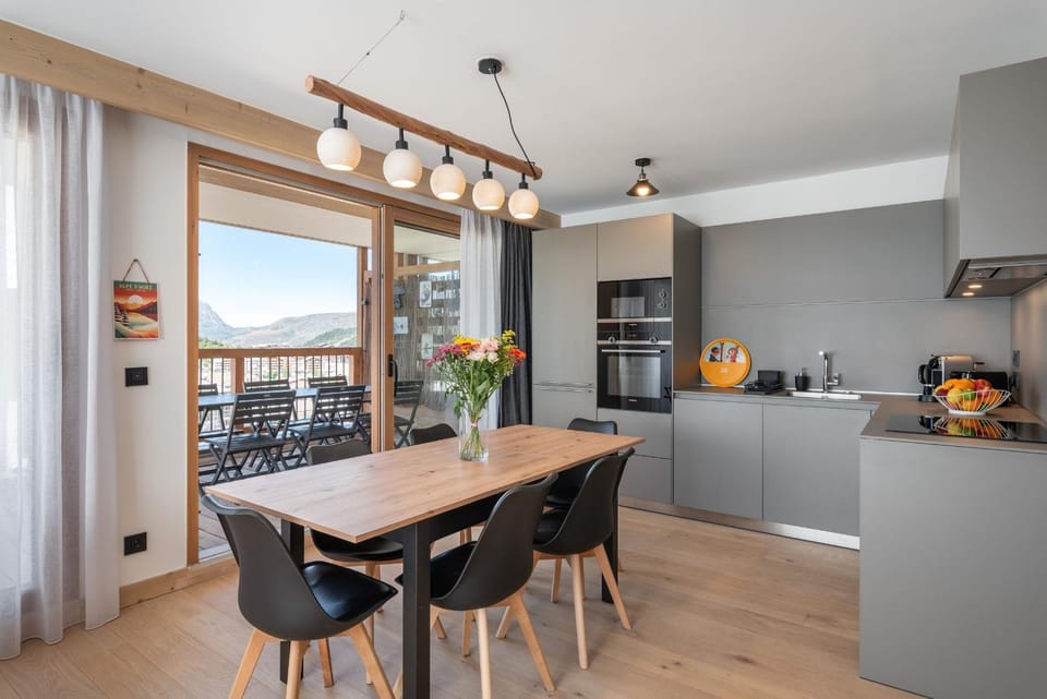 Kitchen or kitchenette, Living room, Seating area, Dining area, oven, stove, toaster