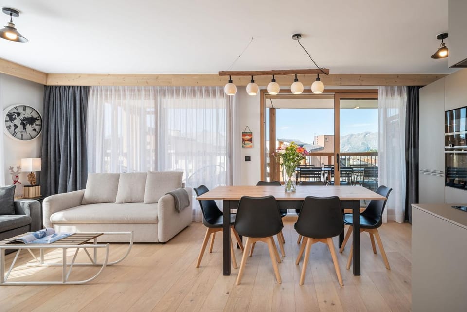 TV and multimedia, View (from property/room), Balcony/Terrace, Living room, Seating area, Dining area