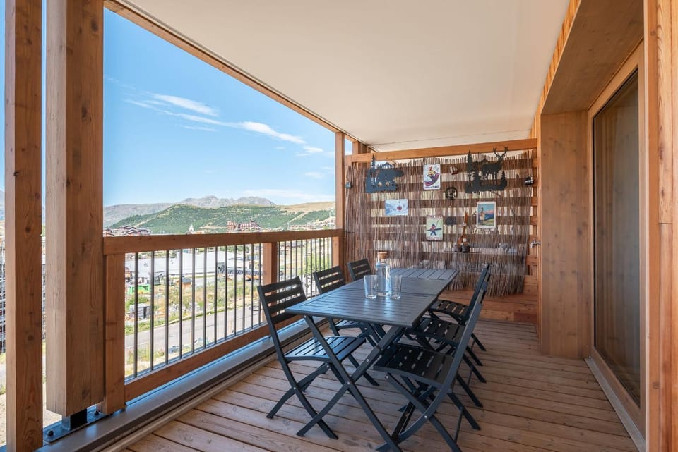 Day, Natural landscape, View (from property/room), Balcony/Terrace, Seating area, Dining area, Mountain view