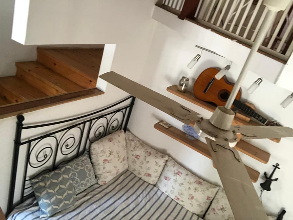 Bed, Living room, Photo of the whole room