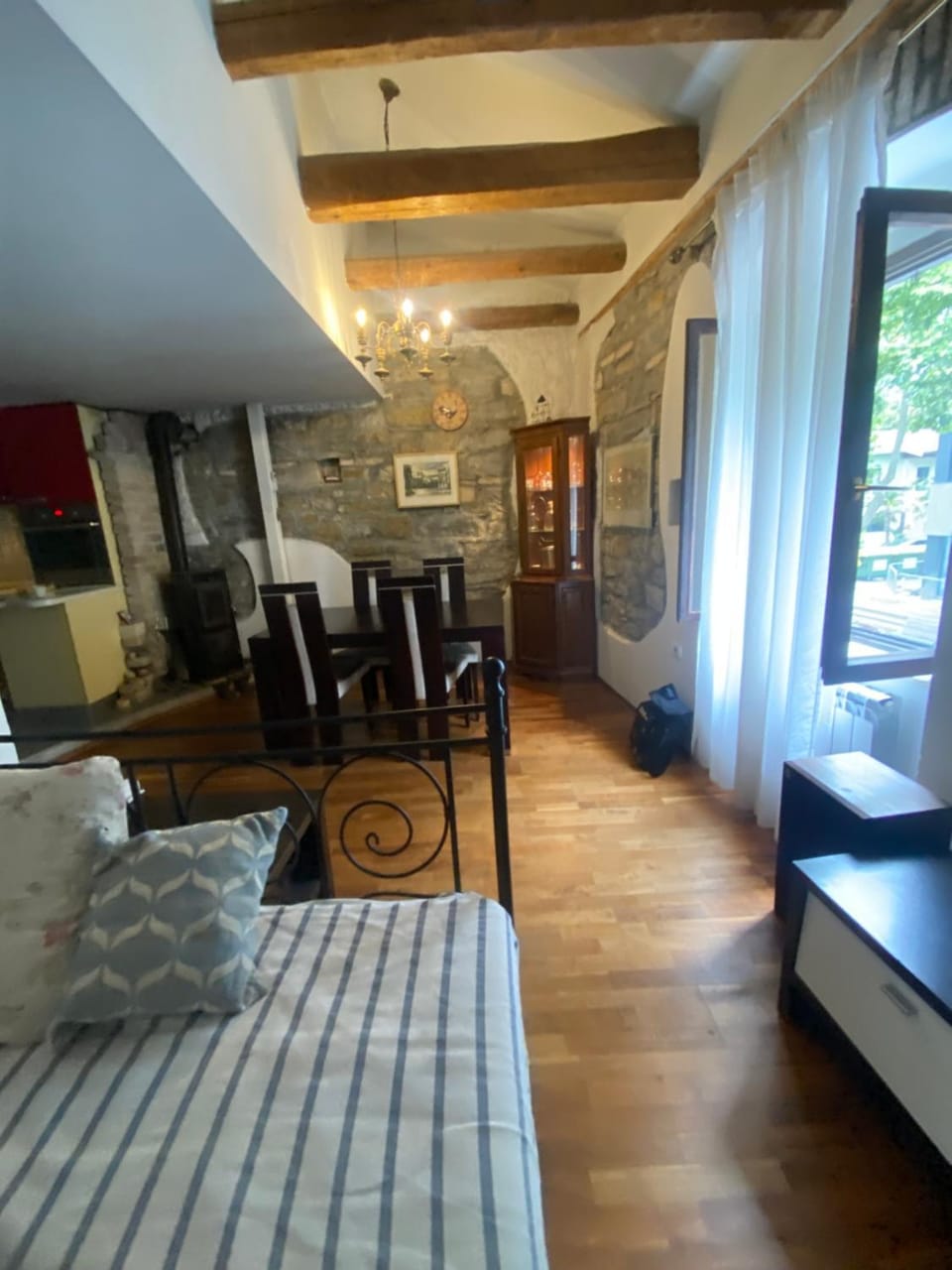 Bed, TV and multimedia, Living room, Seating area