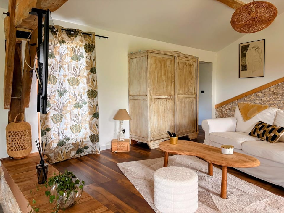 Living room, internet