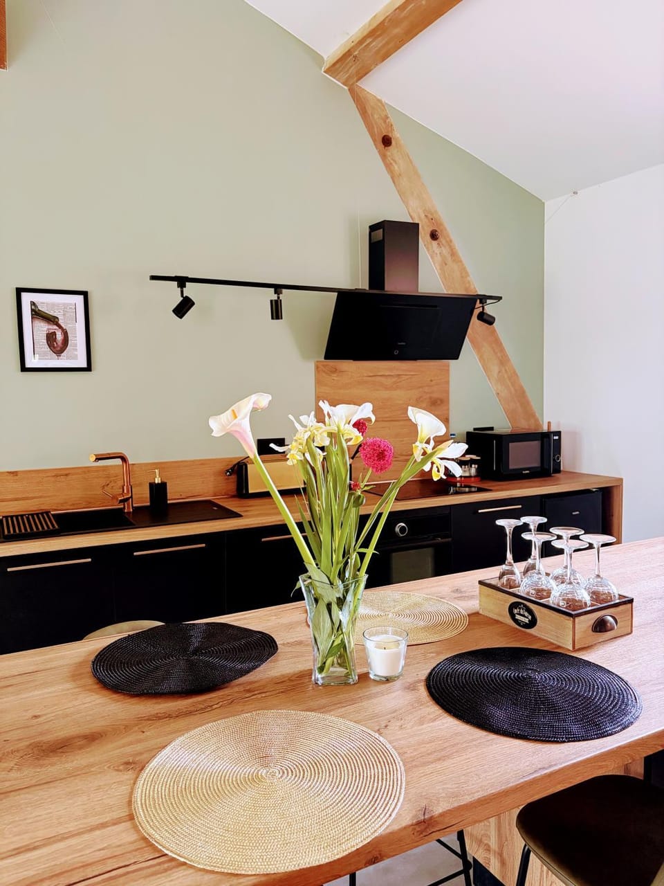 Kitchen or kitchenette, Dining area, stove
