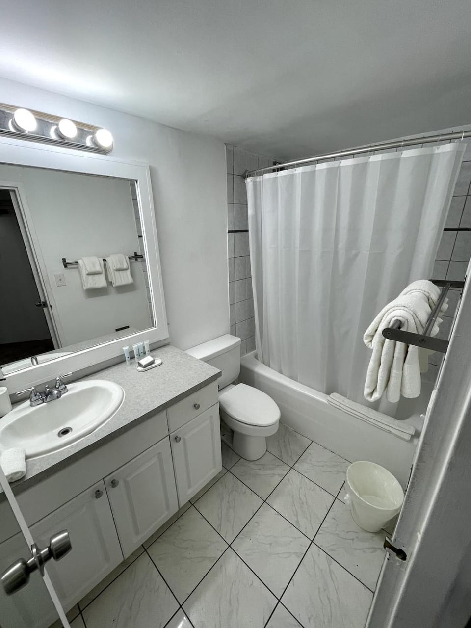 Shine Suites Balcony Studio 7 Apartment in Miami Beach