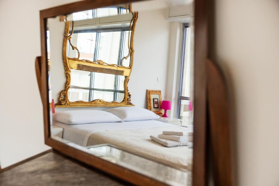 Bed, Photo of the whole room, towels