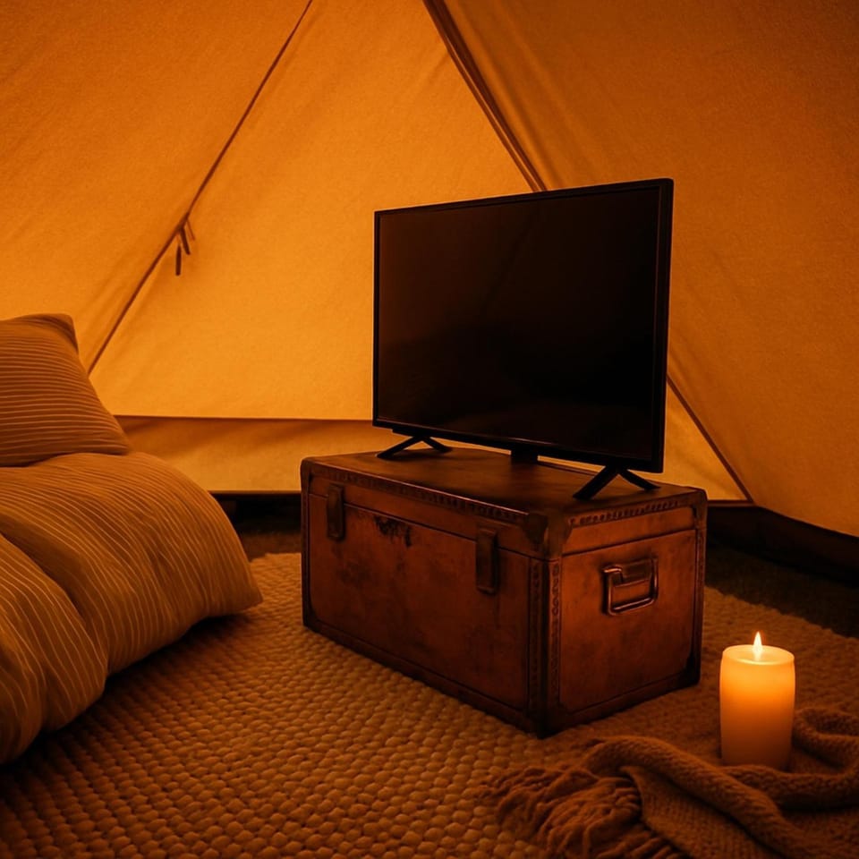 Bed, TV and multimedia, Living room, Photo of the whole room, Bedroom
