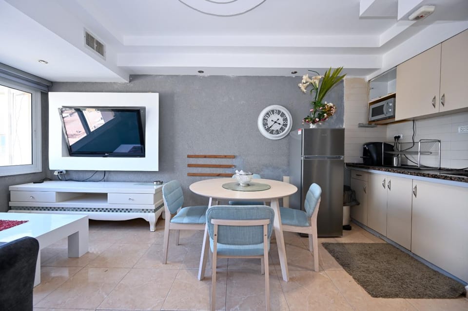 TV and multimedia, Kitchen or kitchenette, Living room, Seating area, Dining area, oven, pet friendly, stove