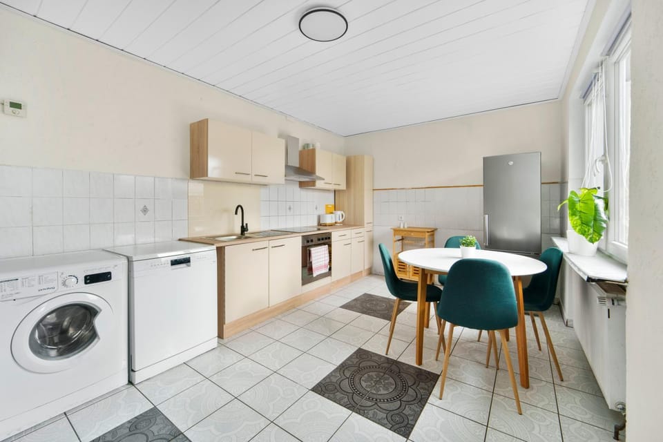 Kitchen or kitchenette, Seating area, Dining area, dishwasher, stove, washing machine