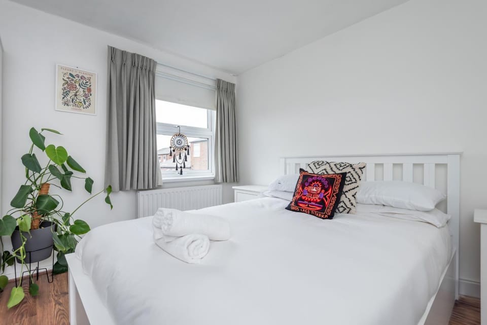 Stylish 1BD with Sunny Terrace Honor Oak Park Apartment in London Borough of Southwark