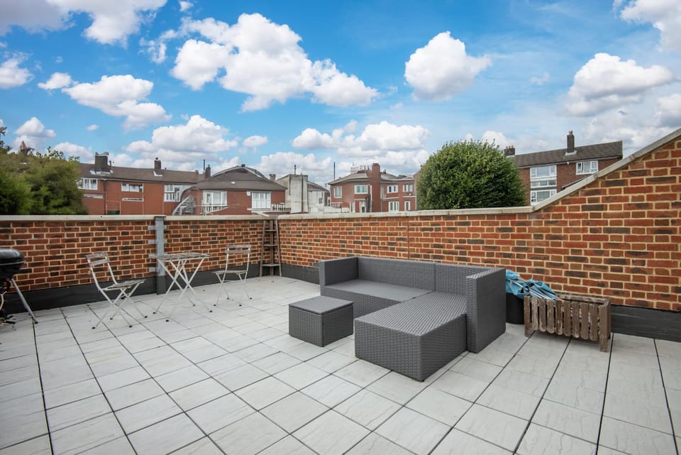 Stylish 1BD with Sunny Terrace Honor Oak Park Apartment in London Borough of Southwark