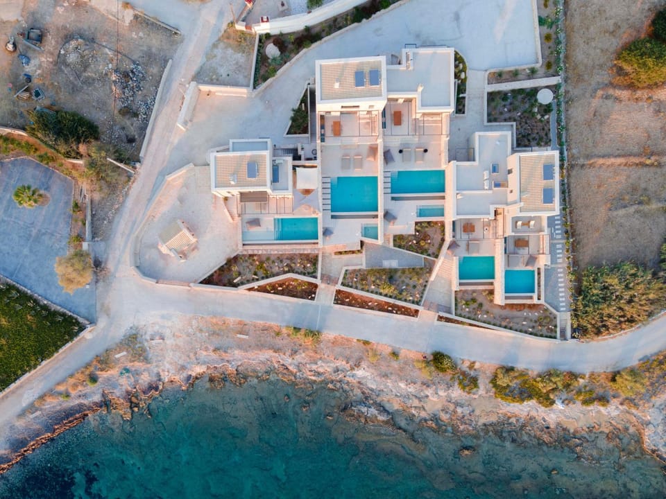 Property building, Day, Natural landscape, Bird's eye view, City view, Pool view, Sea view, Swimming pool