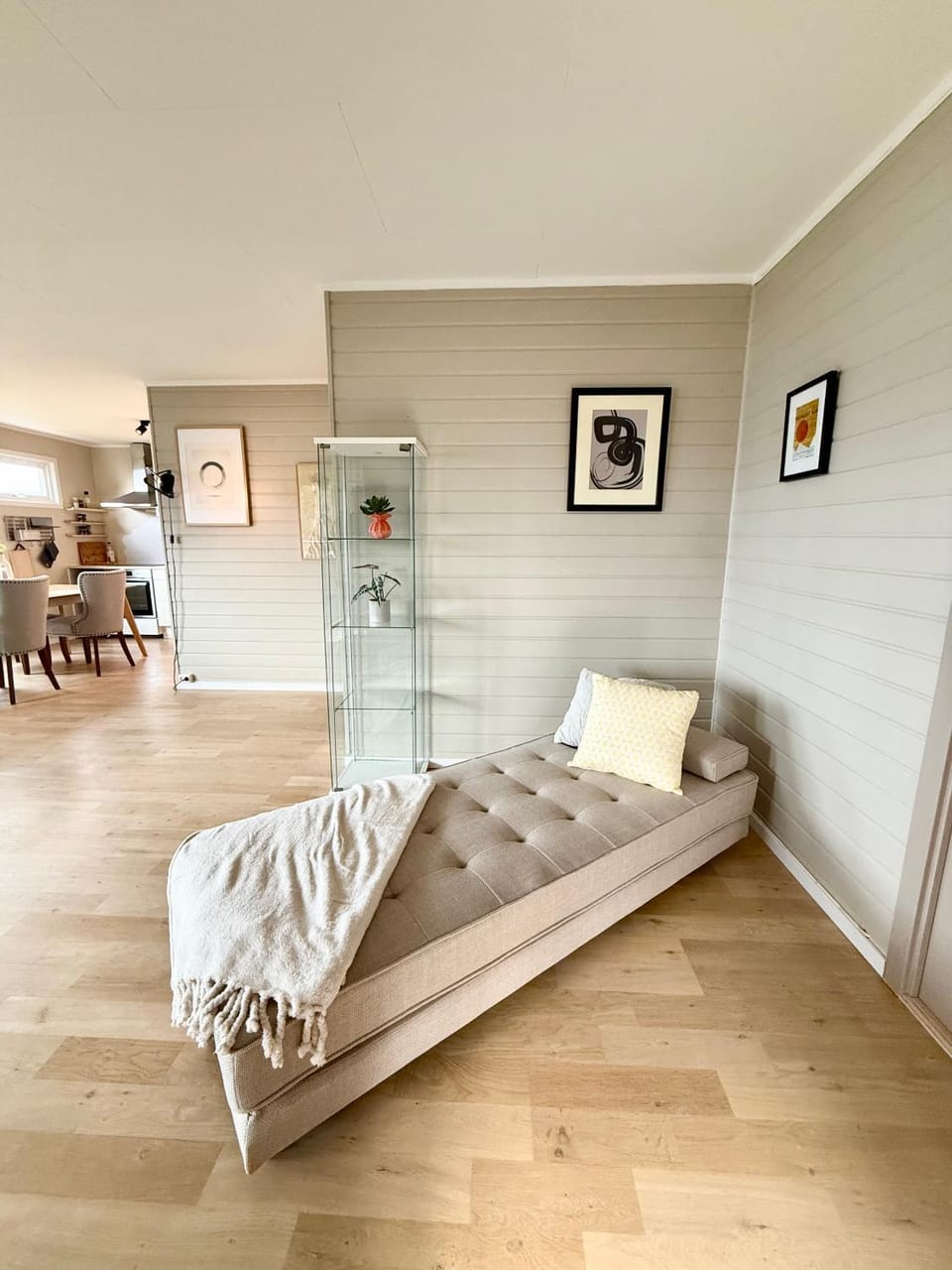 Bed, Living room