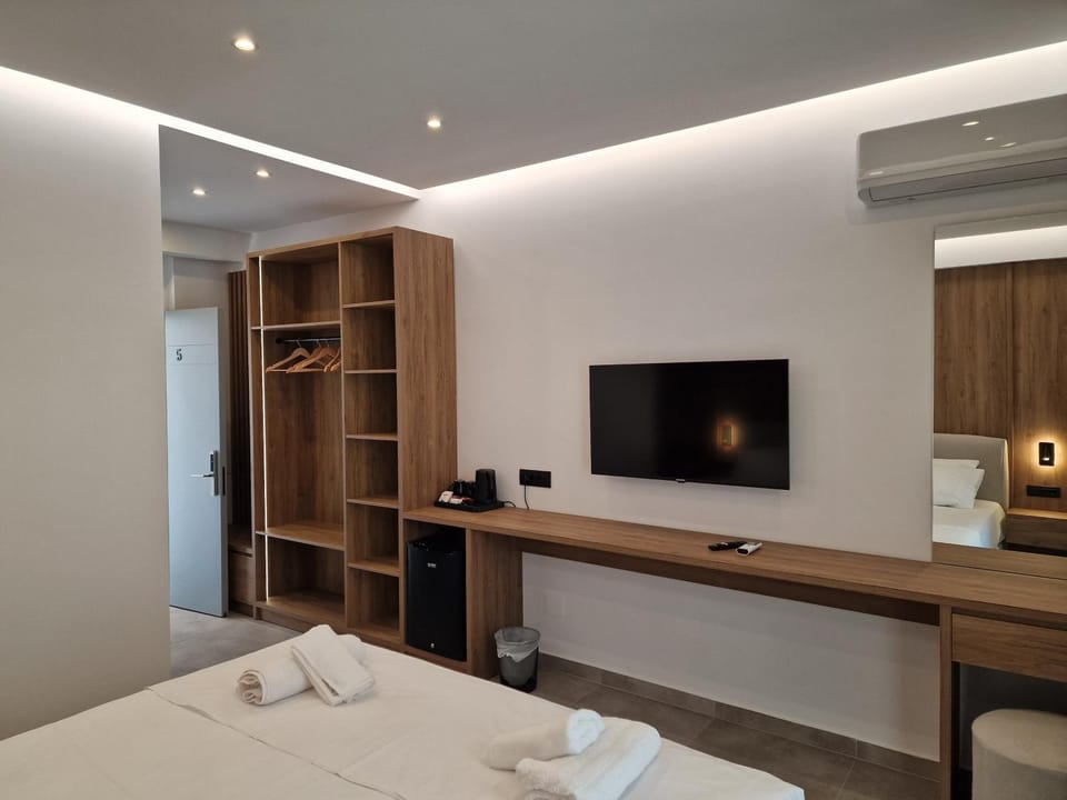 TV and multimedia, Bedroom, wardrobe, air conditioner