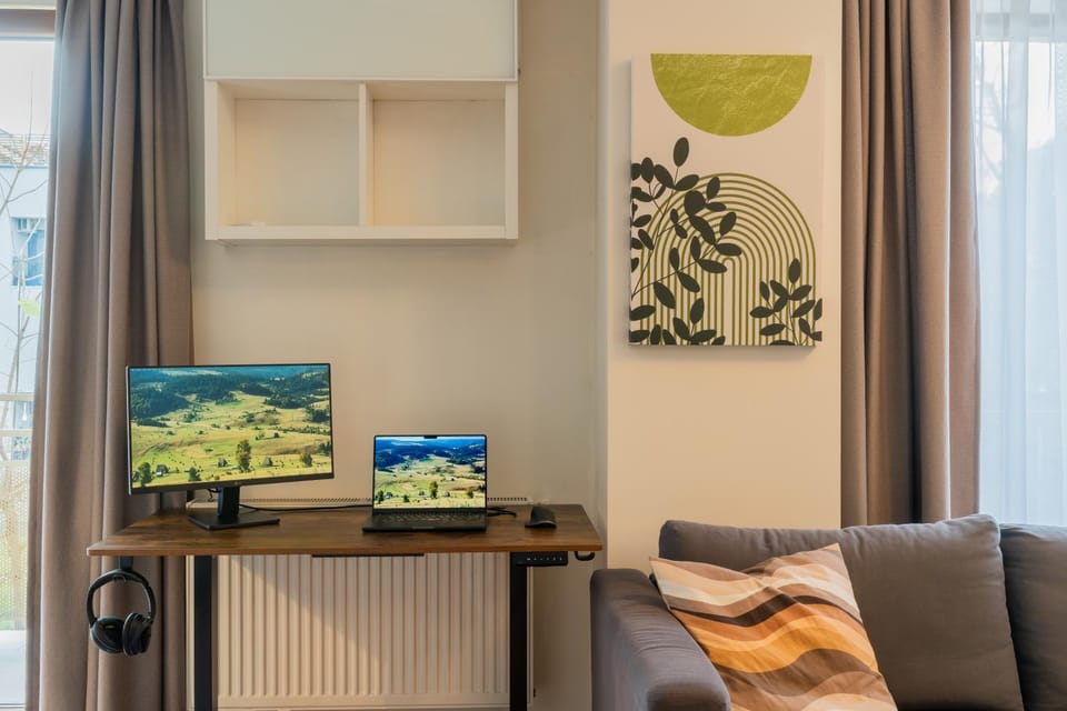 TV and multimedia, Living room, Seating area, internet