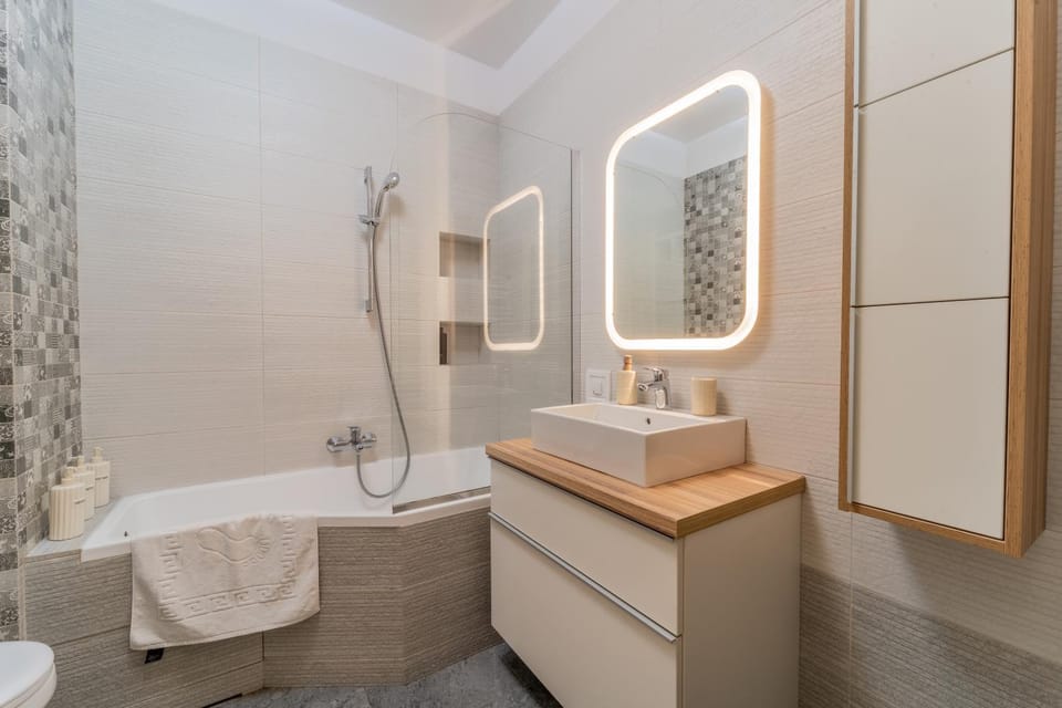 Shower, Bathroom, Bath, towels