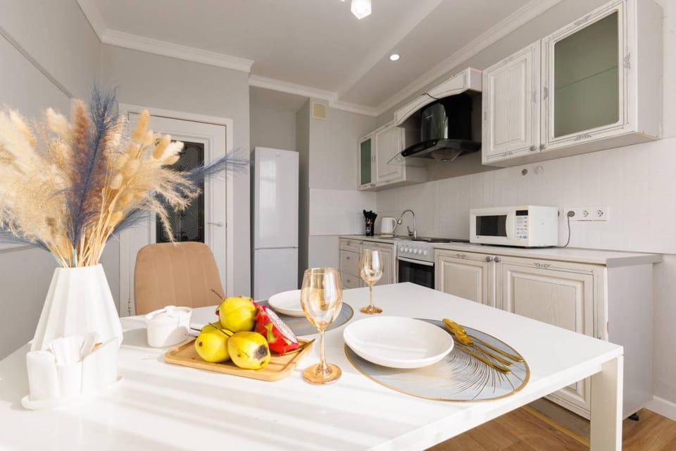 Kitchen or kitchenette, Food and drinks, Dining area
