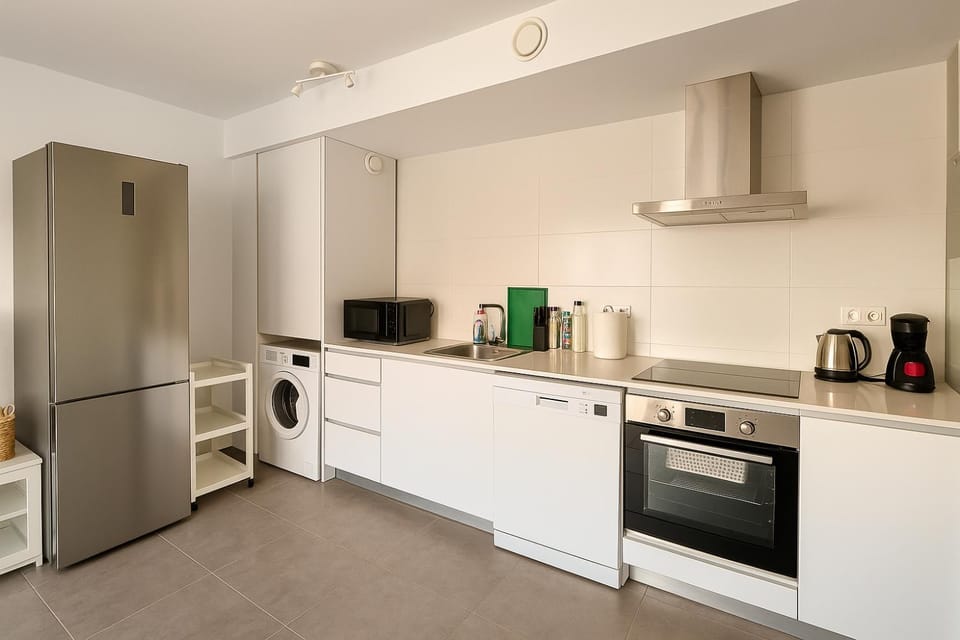 Coffee/tea facilities, Kitchen or kitchenette, dishwasher, oven, stove, toaster