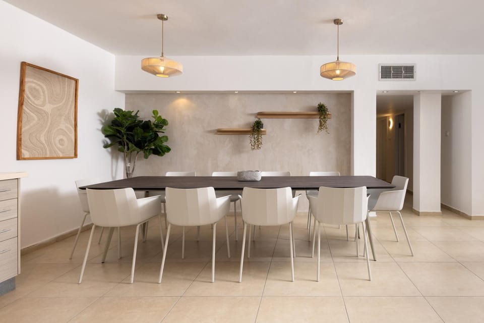 Seating area, Dining area