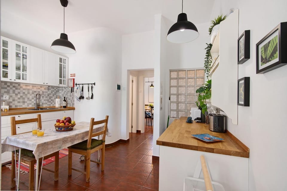 Property building, Kitchen or kitchenette, Living room