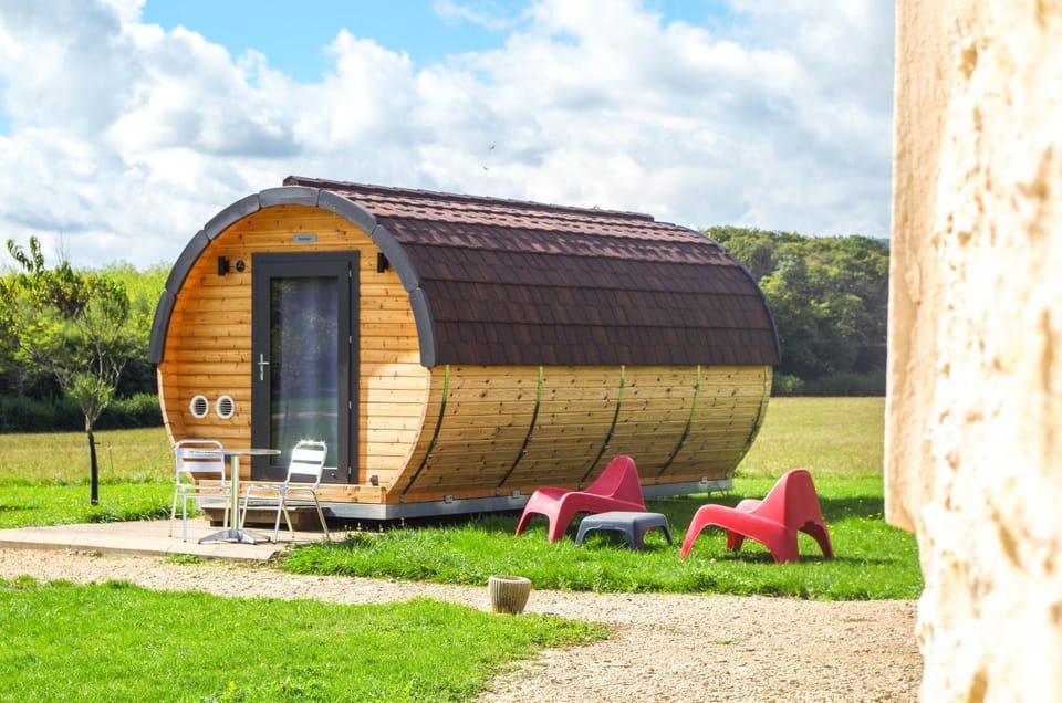 Property building, Bedroom, sunbed