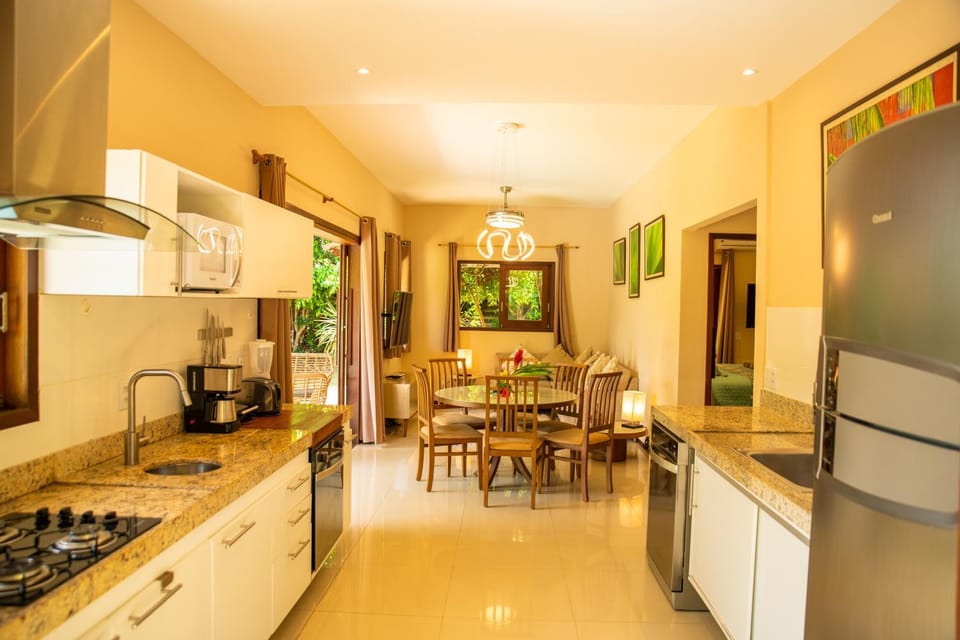 Dining area, kitchen