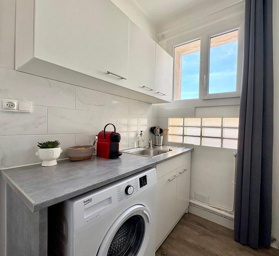 Coffee/tea facilities, Kitchen or kitchenette, washing machine