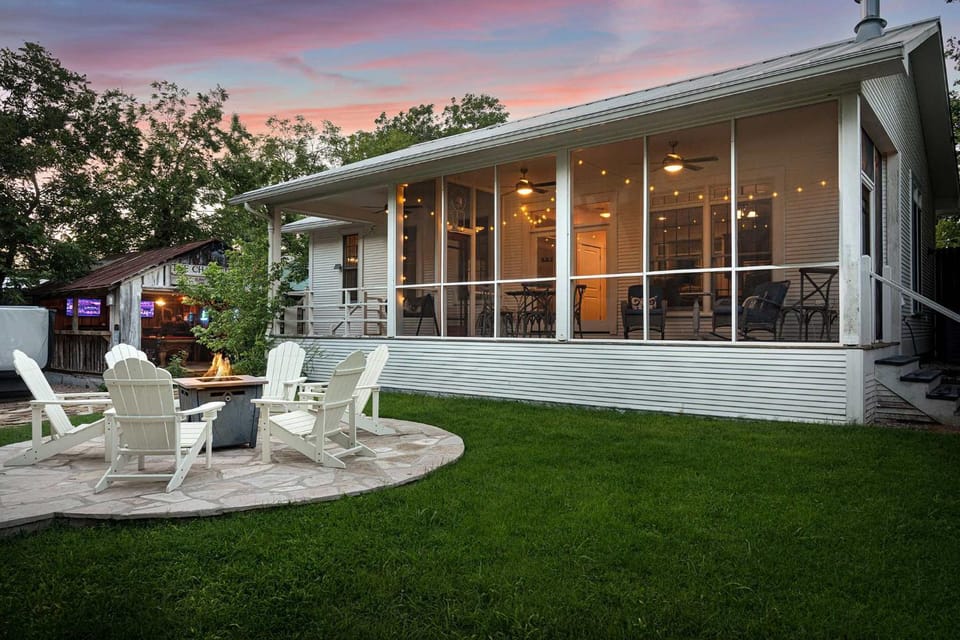 Charmed Haus - Hot tub & Pool Table House in Fredericksburg