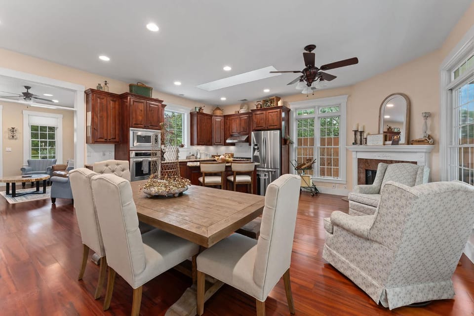 Charmed Haus - Hot tub & Pool Table House in Fredericksburg