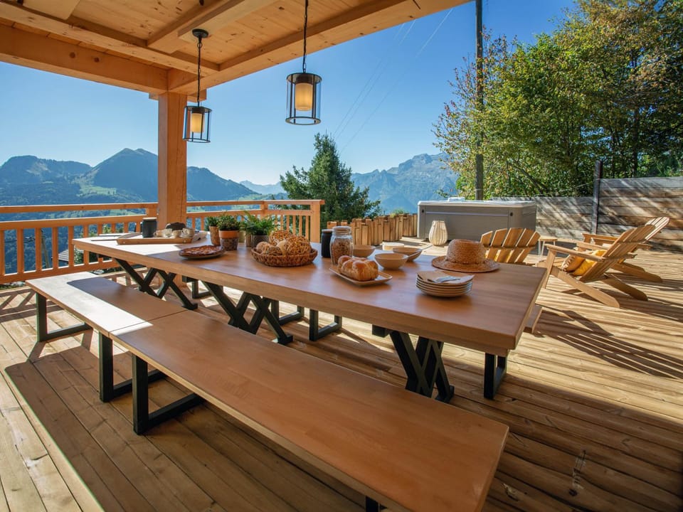 Chalet Serbijanka Alpine Retreat with Hammam Sauna and Jacuzzi for 14 Gueststs Chalet in Manigod