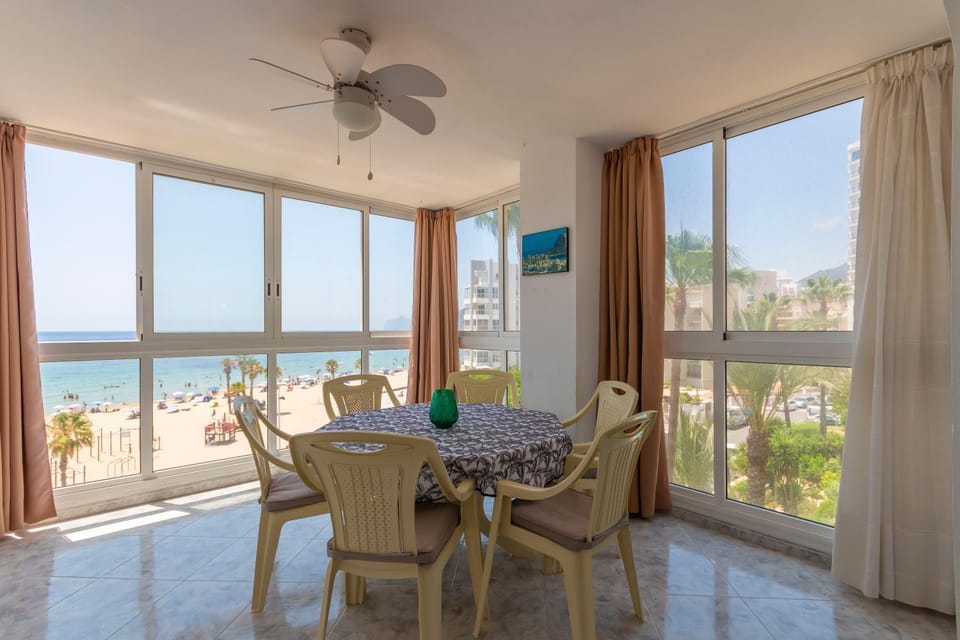 View (from property/room), Balcony/Terrace, Dining area