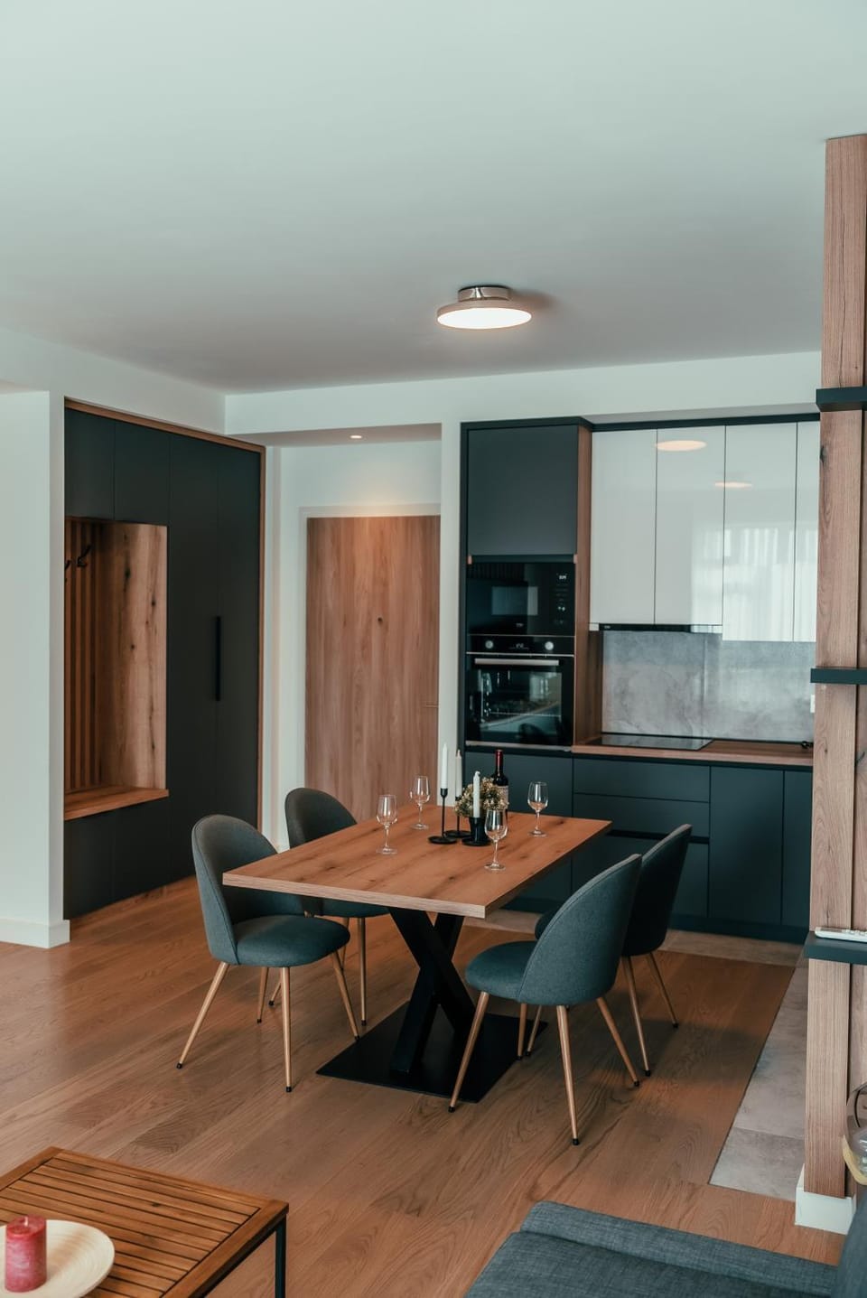 Kitchen or kitchenette, Dining area