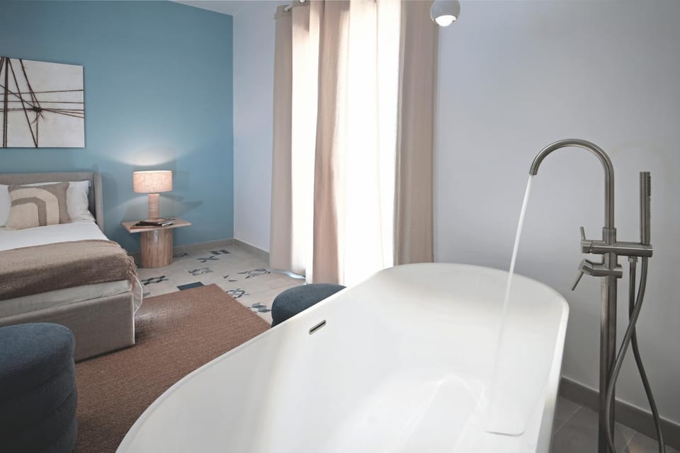 Bed, Photo of the whole room, Bath